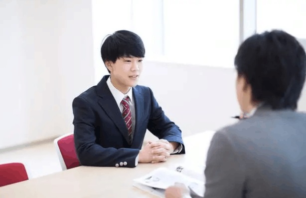 如何在面试中做一个好的自我介绍？三招原则让你轻松应对